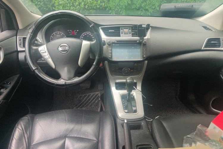 Used Nissan Sylphy 2014 1.6XV CVT Deluxe Edition Center Console