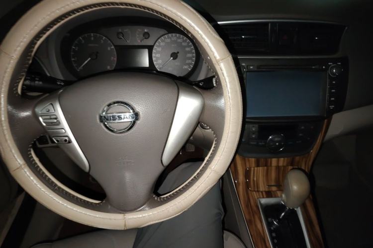 Used Nissan Sylphy 2014 1.6XV CVT Deluxe Edition Center Console