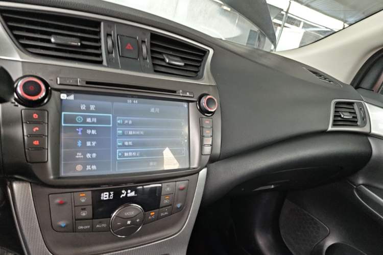 Used Nissan Sylphy 2014 1.6XV CVT Deluxe Edition Center Console