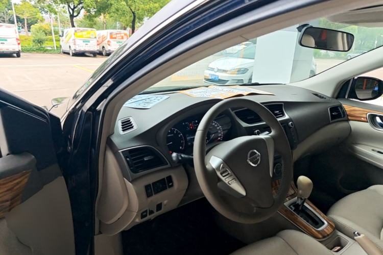 Used Nissan Sylphy 2014 1.6XV CVT Deluxe Edition Center Console