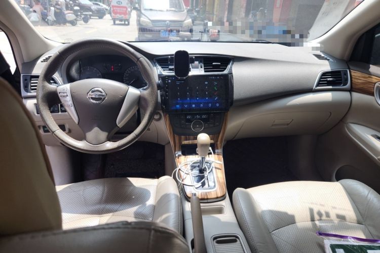 Used Nissan Sylphy 2014 1.6XV CVT Deluxe Edition Center Console