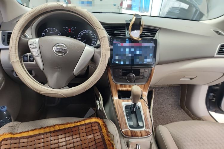 Used Nissan Sylphy 2014 1.6XV CVT Deluxe Edition Center Console