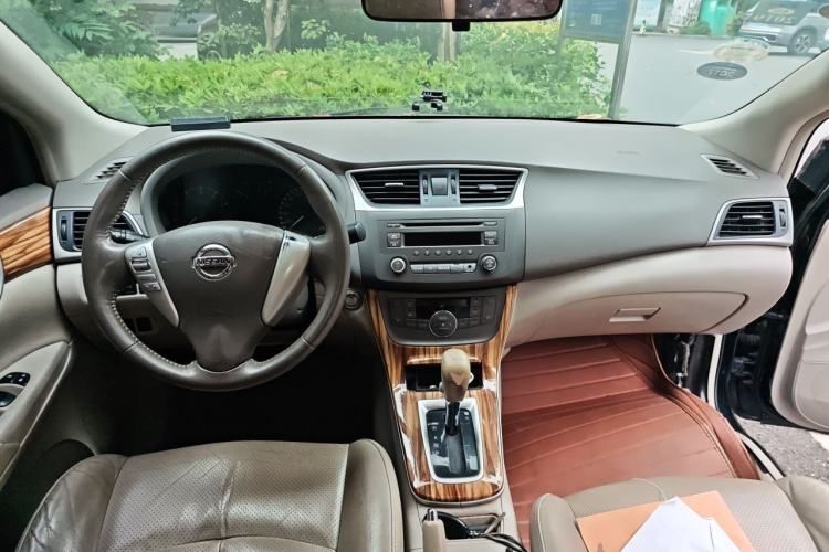 Used Nissan Sylphy 2014 1.6XV CVT Deluxe Edition Center Console