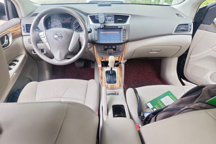 Used Nissan Sylphy 2014 1.6XV CVT Deluxe Edition Center Console