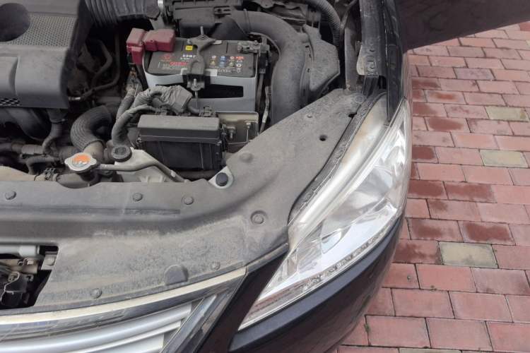 Used Nissan Sylphy 2014 1.6XV CVT Deluxe Edition Engine Bay Left