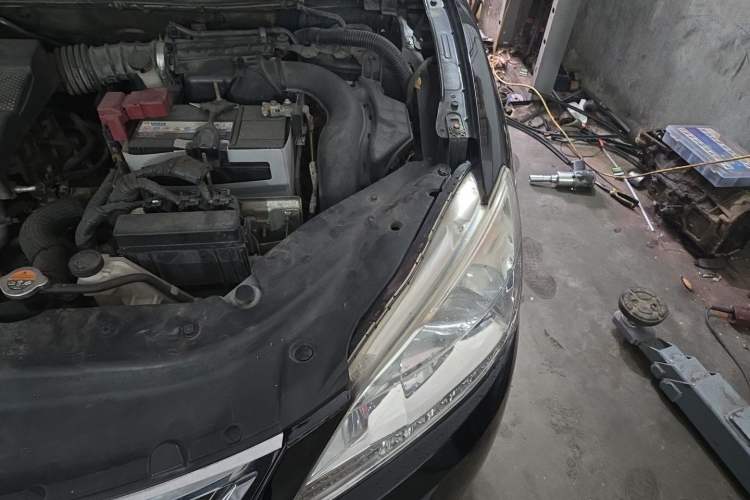 Used Nissan Sylphy 2014 1.6XV CVT Deluxe Edition Engine Bay Left