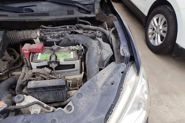 Used Nissan Sylphy 2014 1.6XV CVT Deluxe Edition Engine Bay Left
