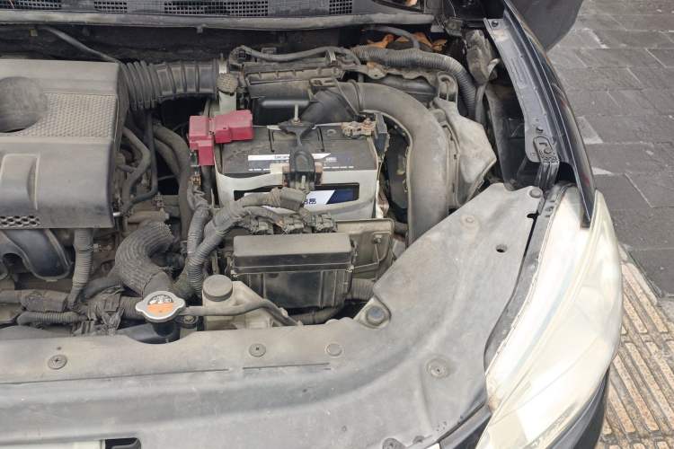 Used Nissan Sylphy 2014 1.6XV CVT Deluxe Edition Engine Bay Left