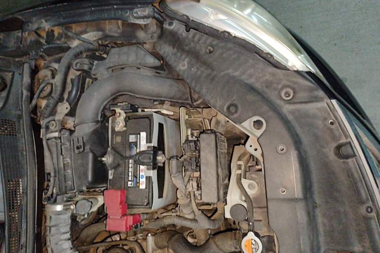 Used Nissan Sylphy 2014 1.6XV CVT Deluxe Edition Engine Bay Left