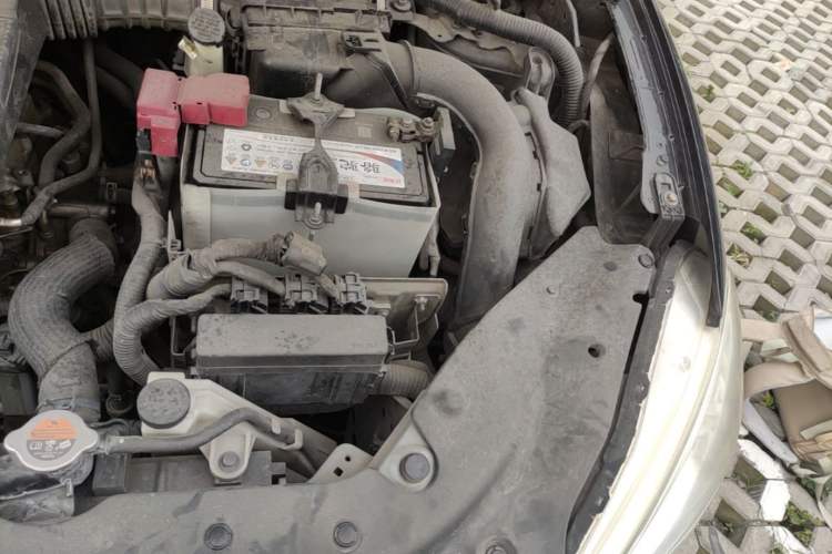 Used Nissan Sylphy 2014 1.6XV CVT Deluxe Edition Engine Bay Left