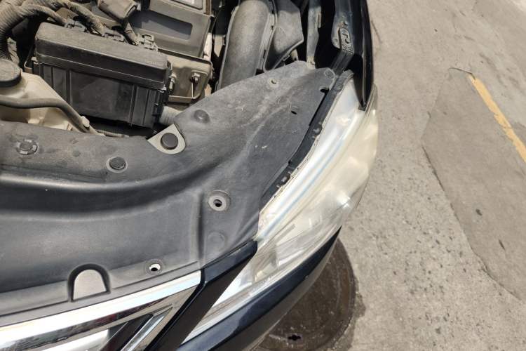 Used Nissan Sylphy 2014 1.6XV CVT Deluxe Edition Engine Bay Left