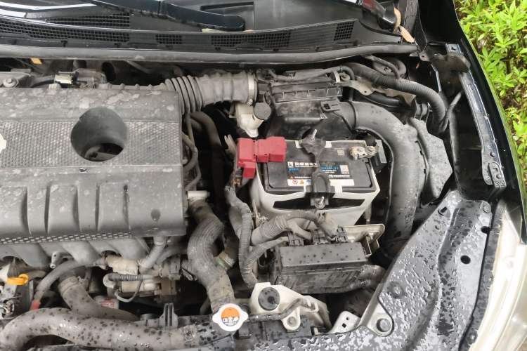 Used Nissan Sylphy 2014 1.6XV CVT Deluxe Edition Engine Bay Left