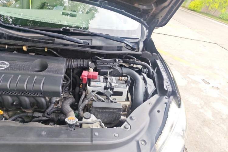 Used Nissan Sylphy 2014 1.6XV CVT Deluxe Edition Engine Bay Left