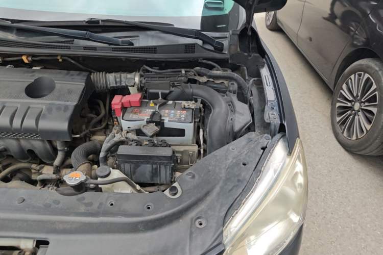 Used Nissan Sylphy 2014 1.6XV CVT Deluxe Edition Engine Bay Left