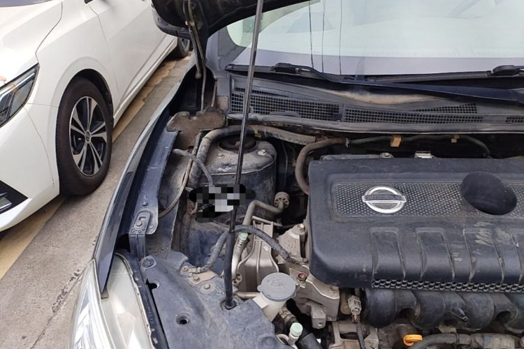 Used Nissan Sylphy 2014 1.6XV CVT Deluxe Edition Engine Bay Right