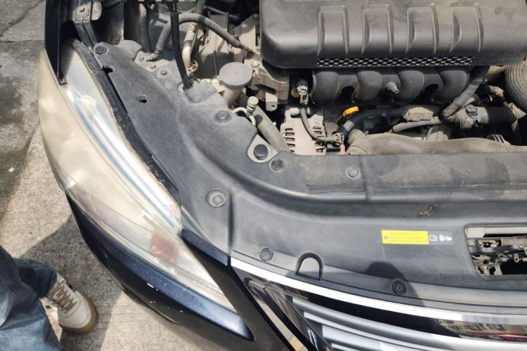 Used Nissan Sylphy 2014 1.6XV CVT Deluxe Edition Engine Bay Right