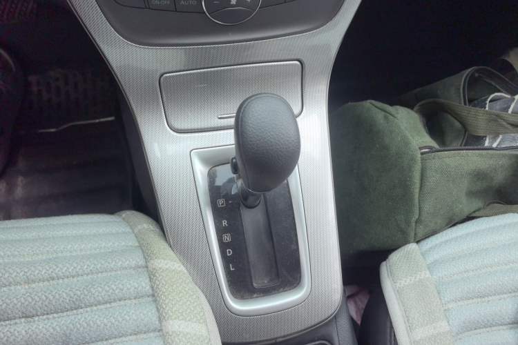 Used Nissan Sylphy 2014 1.6XV CVT Deluxe Edition Gear Lever
