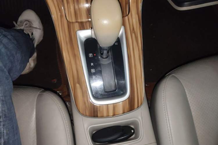Used Nissan Sylphy 2014 1.6XV CVT Deluxe Edition Gear Lever