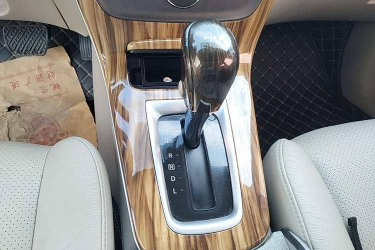 Used Nissan Sylphy 2014 1.6XV CVT Deluxe Edition Gear Lever