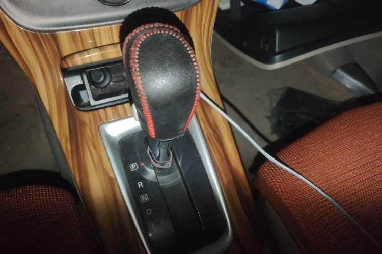 Used Nissan Sylphy 2014 1.6XV CVT Deluxe Edition Gear Lever