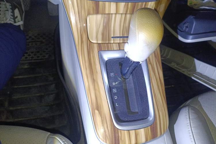 Used Nissan Sylphy 2014 1.6XV CVT Deluxe Edition Gear Lever