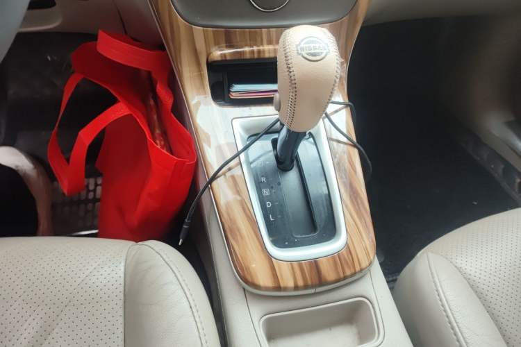 Used Nissan Sylphy 2014 1.6XV CVT Deluxe Edition Gear Lever