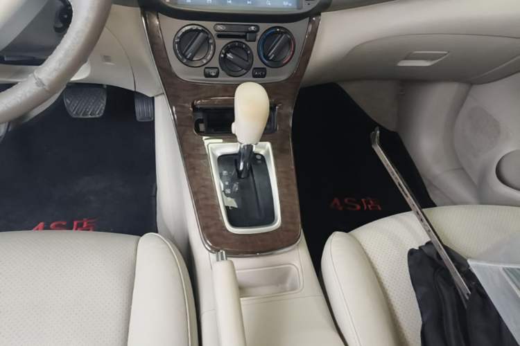 Used Nissan Sylphy 2014 1.6XV CVT Deluxe Edition Gear Lever