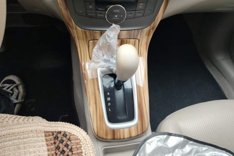 Used Nissan Sylphy 2014 1.6XV CVT Deluxe Edition Gear Lever