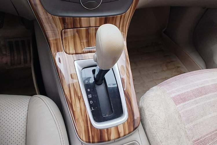 Used Nissan Sylphy 2014 1.6XV CVT Deluxe Edition Gear Lever