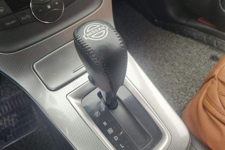 Used Nissan Sylphy 2014 1.6XV CVT Deluxe Edition Gear Lever
