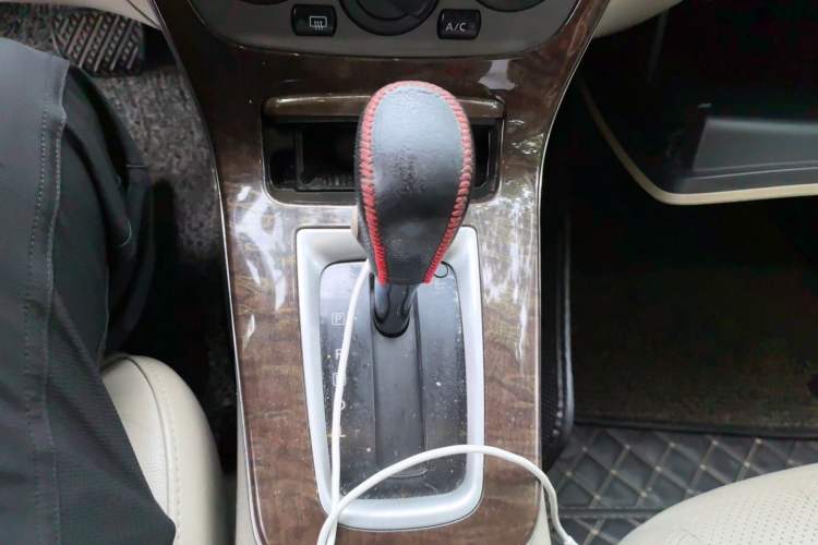 Used Nissan Sylphy 2014 1.6XV CVT Deluxe Edition Gear Lever