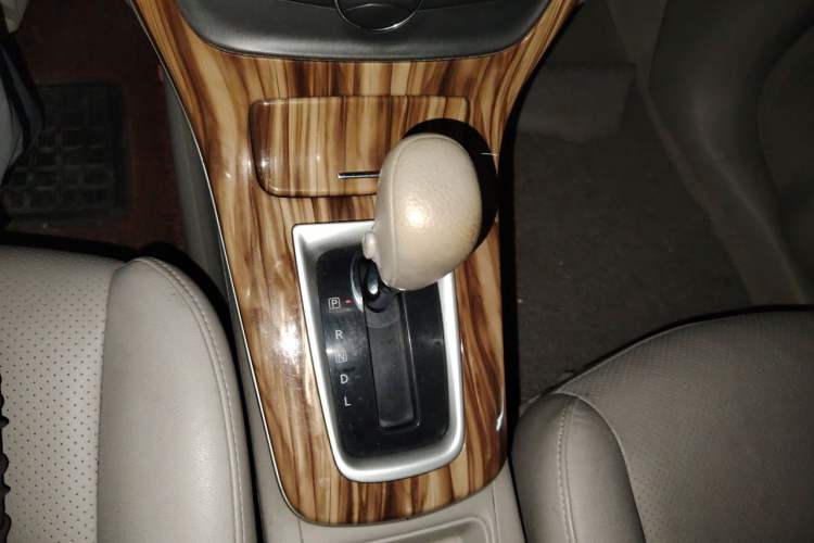 Used Nissan Sylphy 2014 1.6XV CVT Deluxe Edition Gear Lever