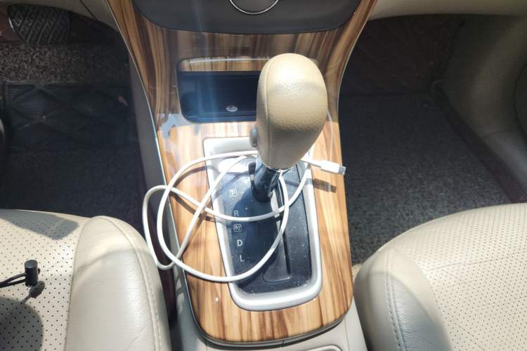Used Nissan Sylphy 2014 1.6XV CVT Deluxe Edition Gear Lever