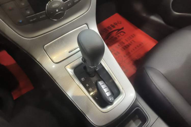Used Nissan Sylphy 2014 1.6XV CVT Deluxe Edition Gear Lever