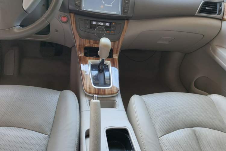 Used Nissan Sylphy 2014 1.6XV CVT Deluxe Edition Gear Lever