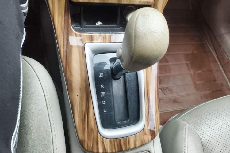 Used Nissan Sylphy 2014 1.6XV CVT Deluxe Edition Gear Lever