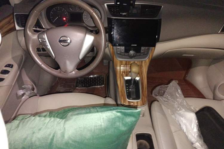 Used Nissan Sylphy 2014 1.6XV CVT Deluxe Edition Interior 2