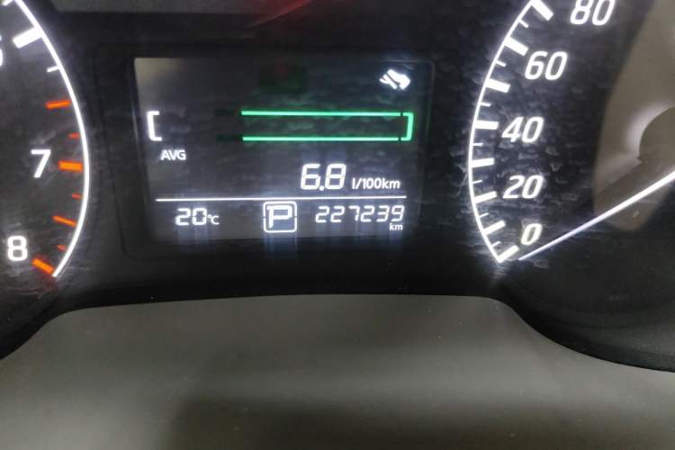 Used Nissan Sylphy 2014 1.6XV CVT Deluxe Edition Odometer Close Up