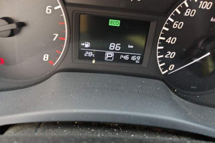 Used Nissan Sylphy 2014 1.6XV CVT Deluxe Edition Odometer Close Up