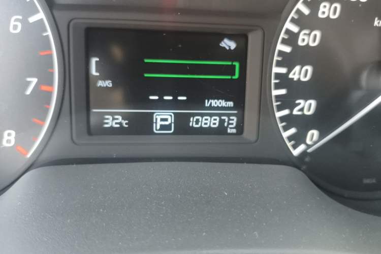 Used Nissan Sylphy 2014 1.6XV CVT Deluxe Edition Odometer Close Up