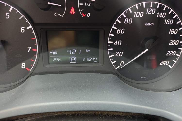Used Nissan Sylphy 2014 1.6XV CVT Deluxe Edition Odometer Close Up