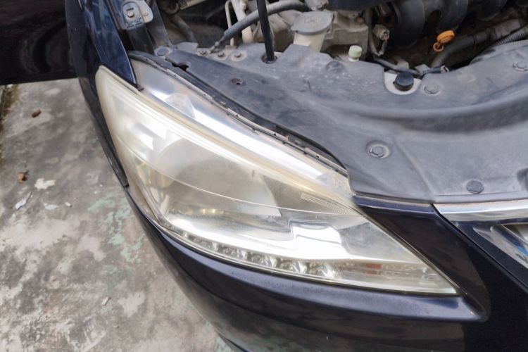 Used Nissan Sylphy 2014 1.6XV CVT Deluxe Edition Right Front Headlight