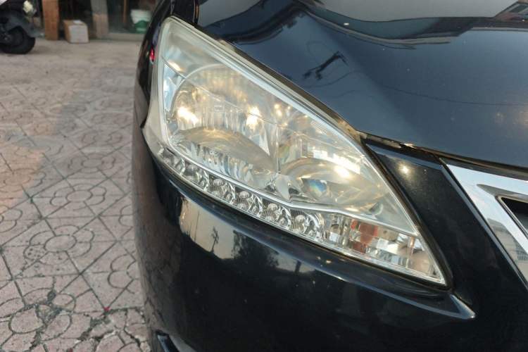 Used Nissan Sylphy 2014 1.6XV CVT Deluxe Edition Right Front Headlight