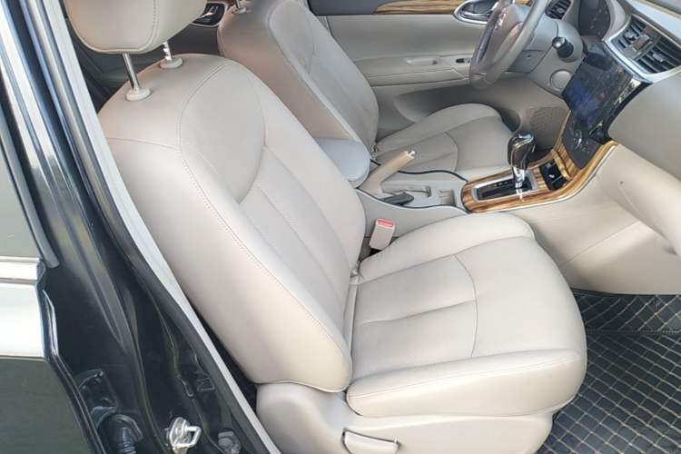 Used Nissan Sylphy 2014 1.6XV CVT Deluxe Edition Right Front Seat