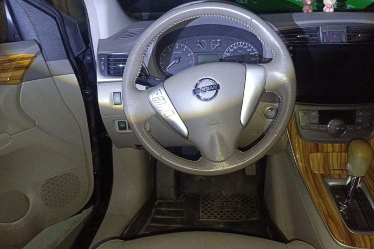 Used Nissan Sylphy 2014 1.6XV CVT Deluxe Edition Steering Wheel