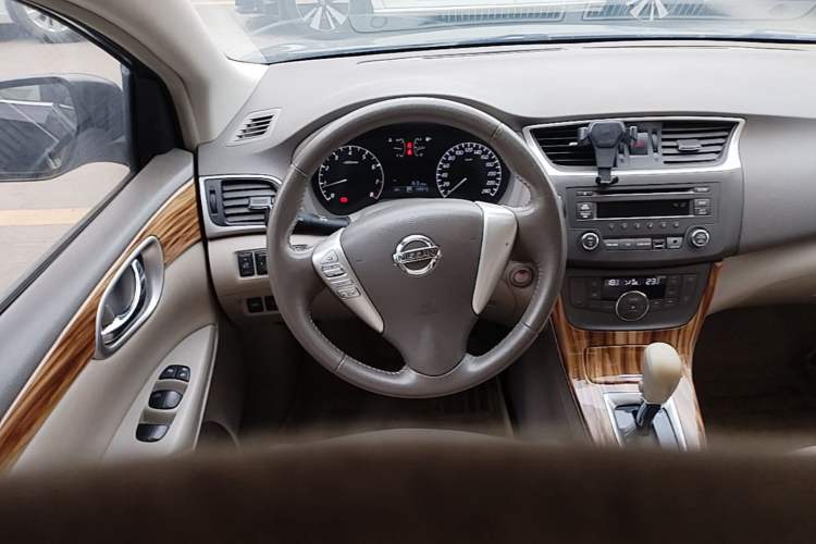 Used Nissan Sylphy 2014 1.6XV CVT Deluxe Edition Steering Wheel