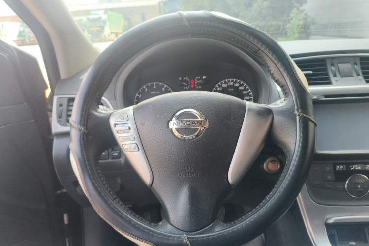 Used Nissan Sylphy 2014 1.6XV CVT Deluxe Edition Steering Wheel