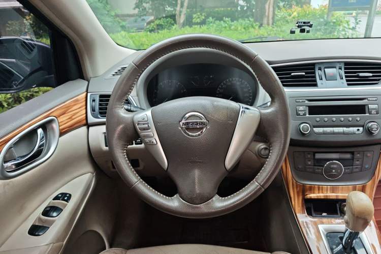 Used Nissan Sylphy 2014 1.6XV CVT Deluxe Edition Steering Wheel