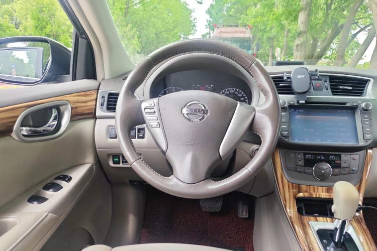 Used Nissan Sylphy 2014 1.6XV CVT Deluxe Edition Steering Wheel