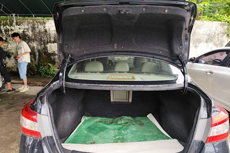 Used Nissan Sylphy 2014 1.6XV CVT Deluxe Edition Trunk